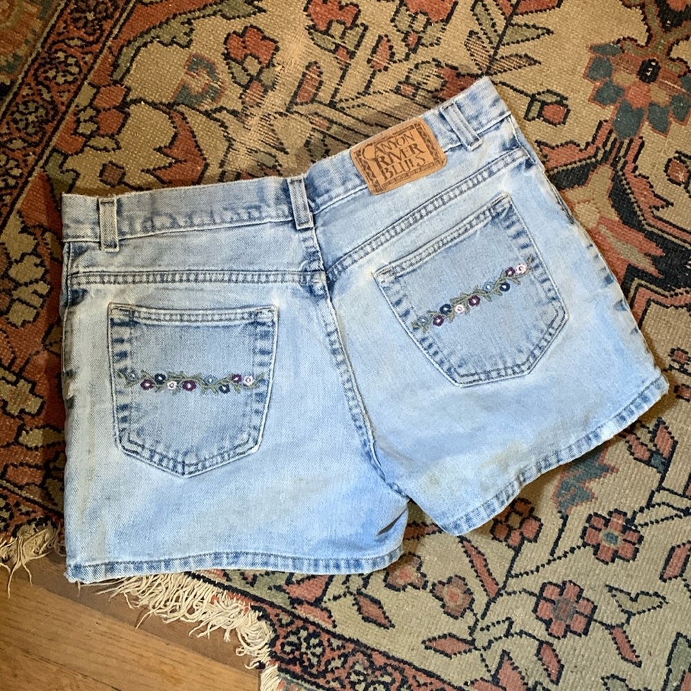 Canyon River Blues Denim Shorts Floral Embroidered Pockets